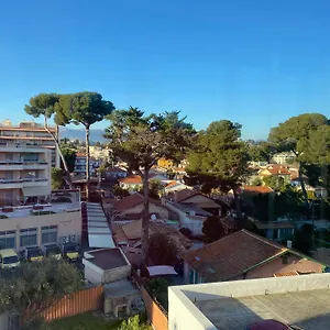 Coquet Front De Appartement Cagnes-sur-Mer